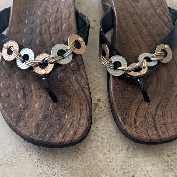 Orthaheel Black and Red Sandals - Picture 3 of 4